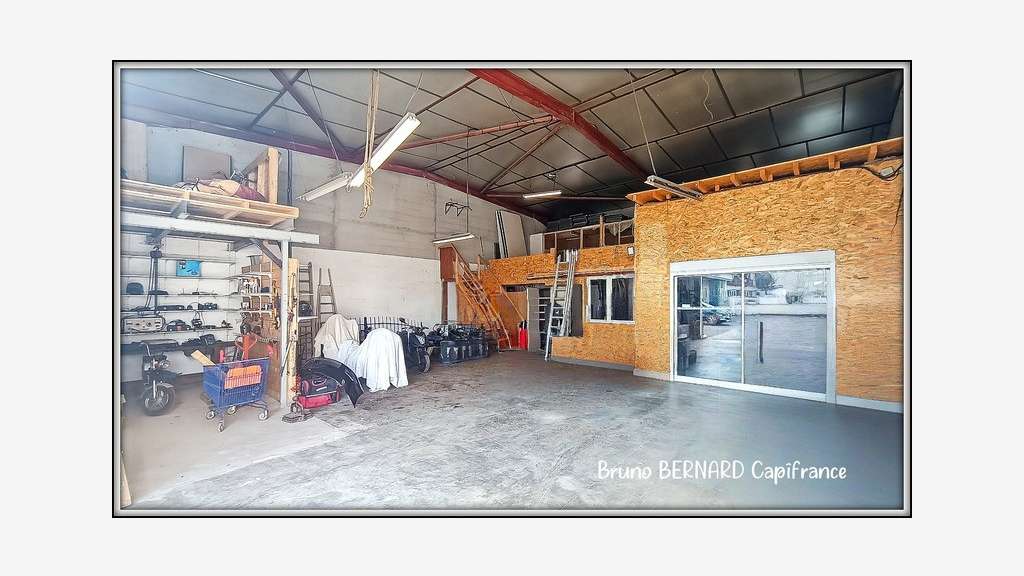 Local bureau entrepôt 170m² à vendre à Aureilhan