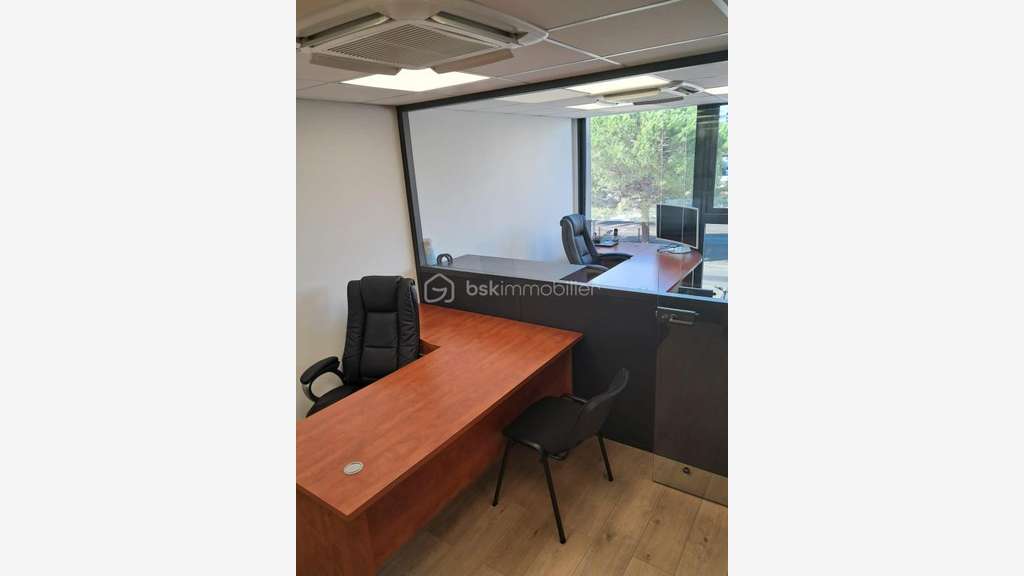 AV plateau de bureaux R+1 à Cannes La Bocca centre