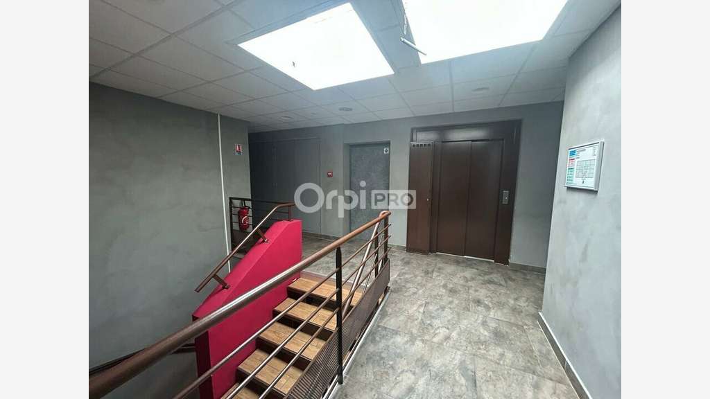 Bureau de 72m² à vendre en RDC à Avignon 