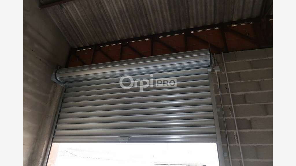 A louer entrepôt de stockage 124m² à Jonquières