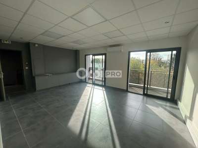 Bureau de 72m² à vendre en RDC à Avignon 