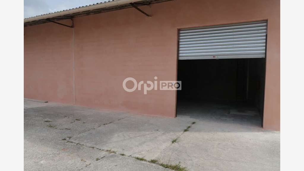 A louer entrepôt de stockage 124m² à Jonquières