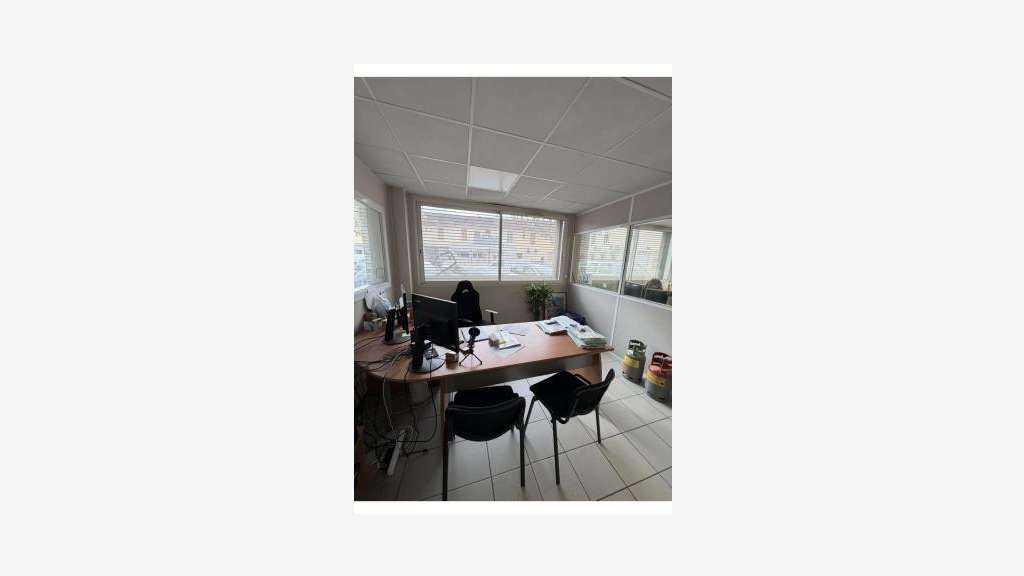 Vente bureau 300m² à Avignon Fontcouverte