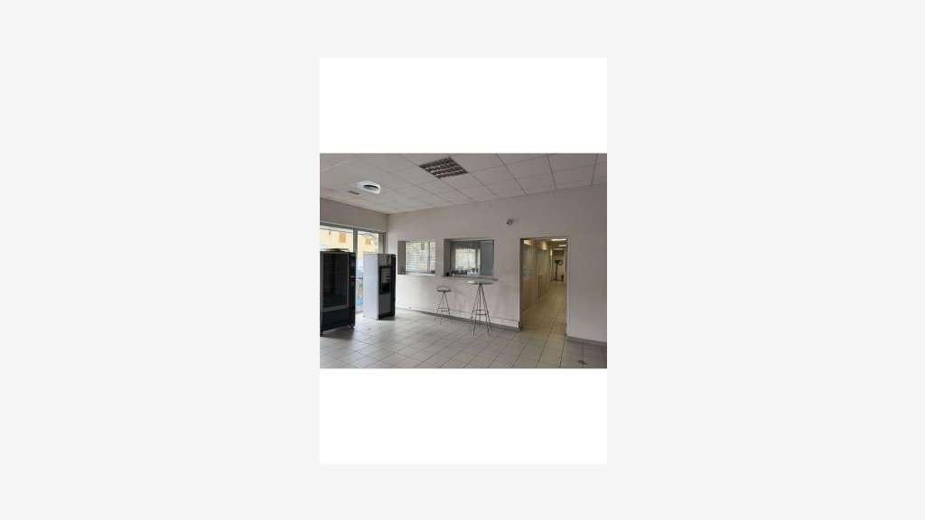 Vente bureau 300m² à Avignon Fontcouverte