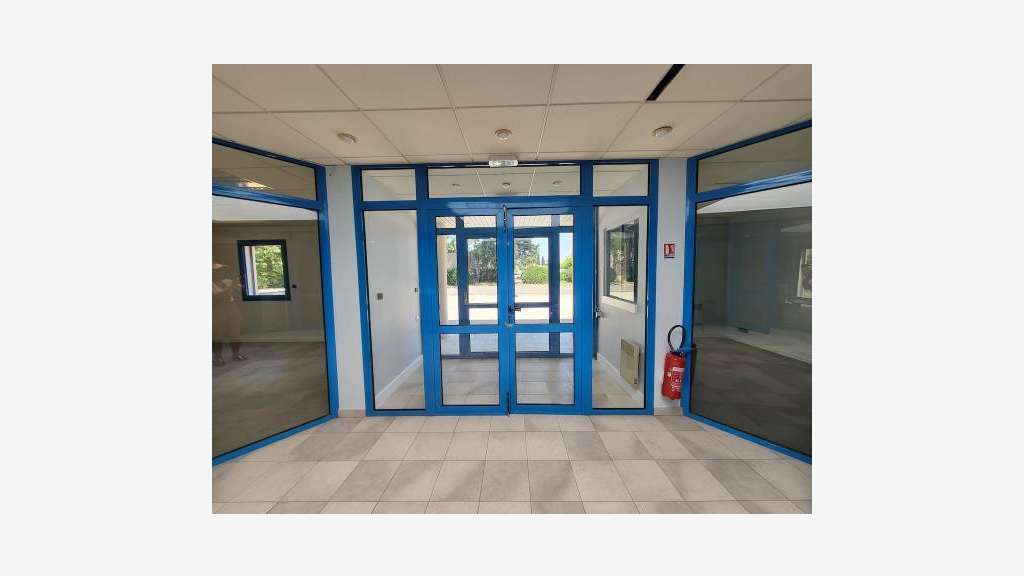 Vente bureaux + entrepôt 100m² à Avignon Courtine