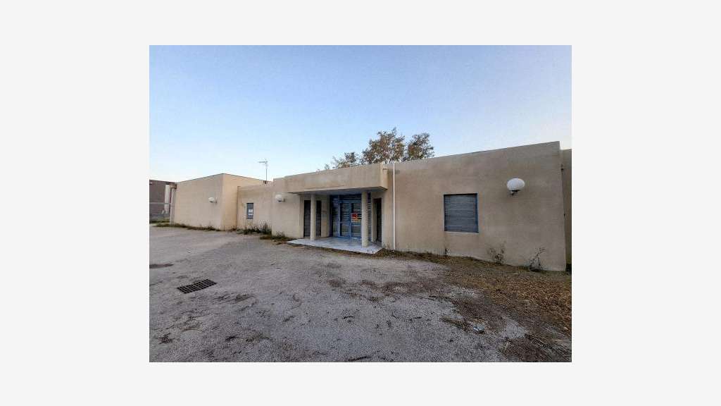 Vente bureaux + entrepôt 100m² à Avignon Courtine