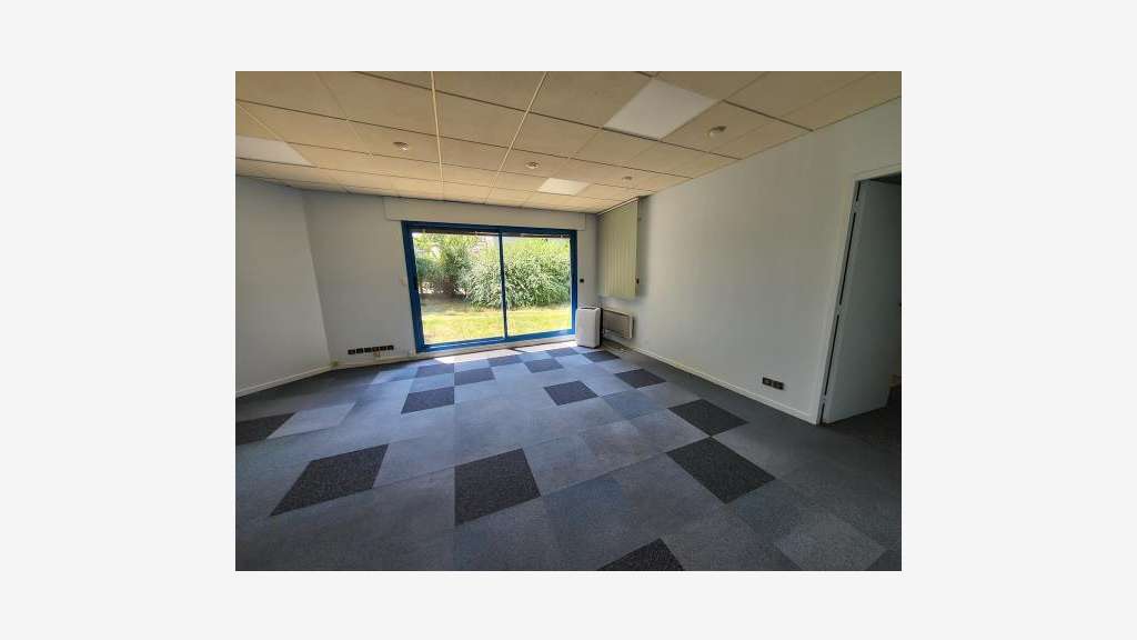 Vente bureaux + entrepôt 100m² à Avignon Courtine