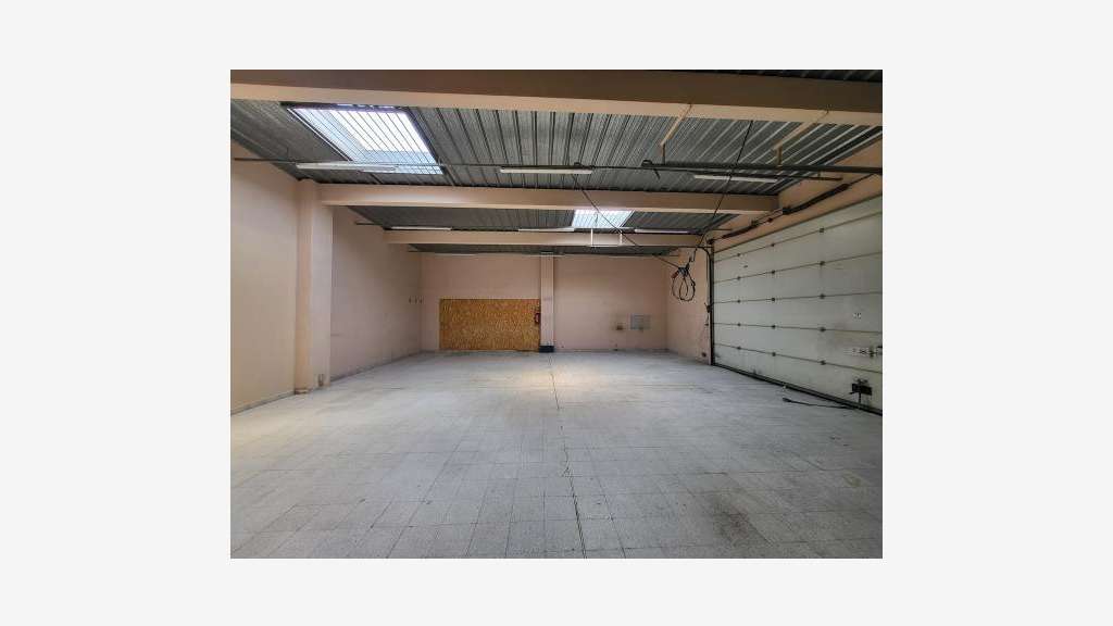 Vente bureaux + entrepôt 100m² à Avignon Courtine