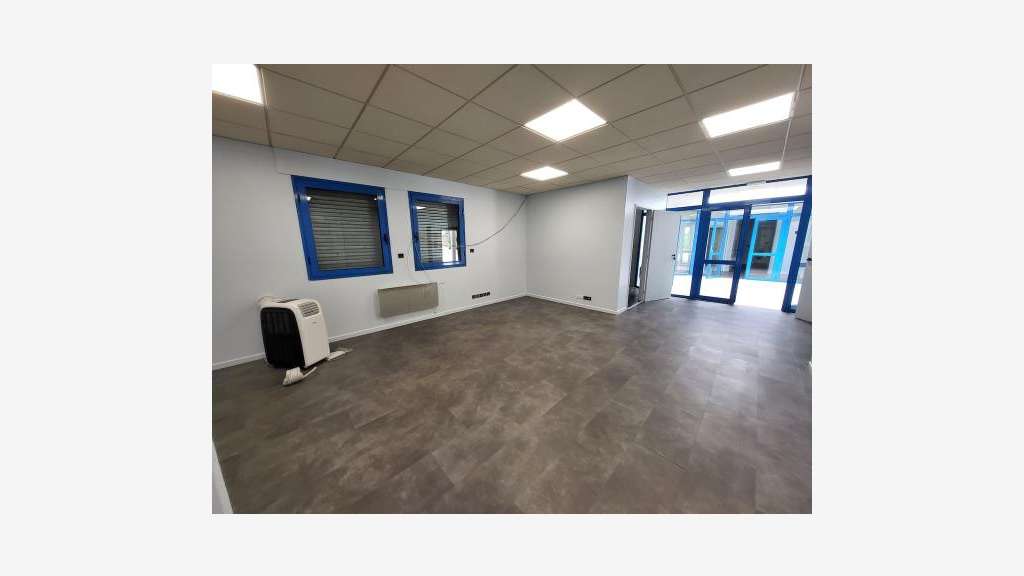 Vente bureaux + entrepôt 100m² à Avignon Courtine