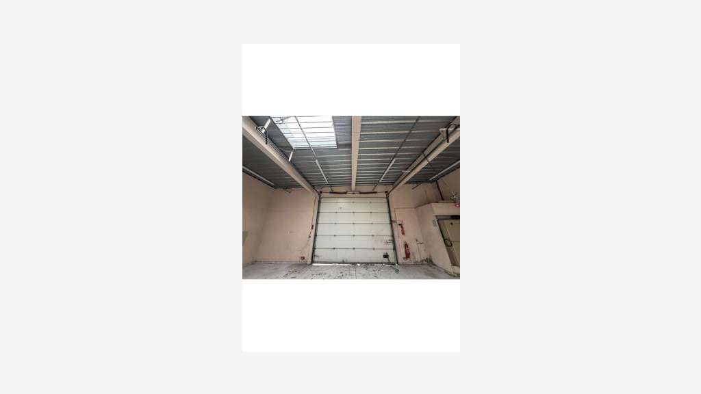 Vente bureaux + entrepôt 100m² à Avignon Courtine