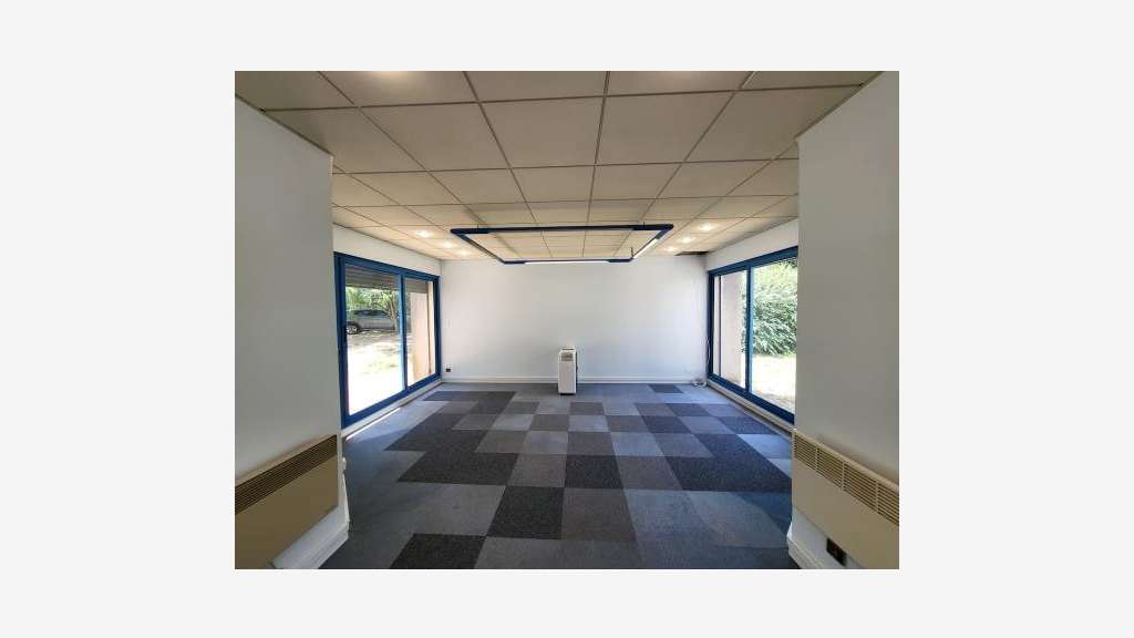 Vente bureaux + entrepôt 100m² à Avignon Courtine