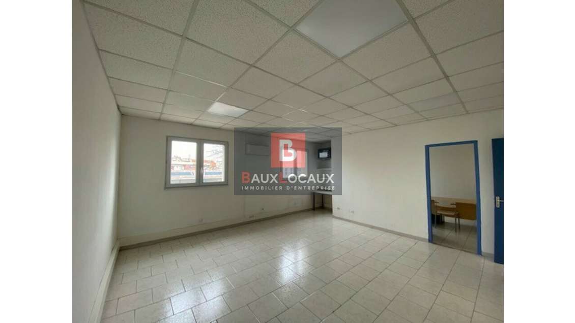 A VENDRE BUREAUX D'ENVIRON 100 M² A FONTCOUVERTE