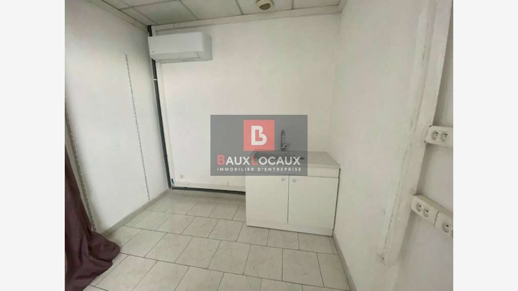 A vendre bureaux 100m² à Avignon Fontcouverte