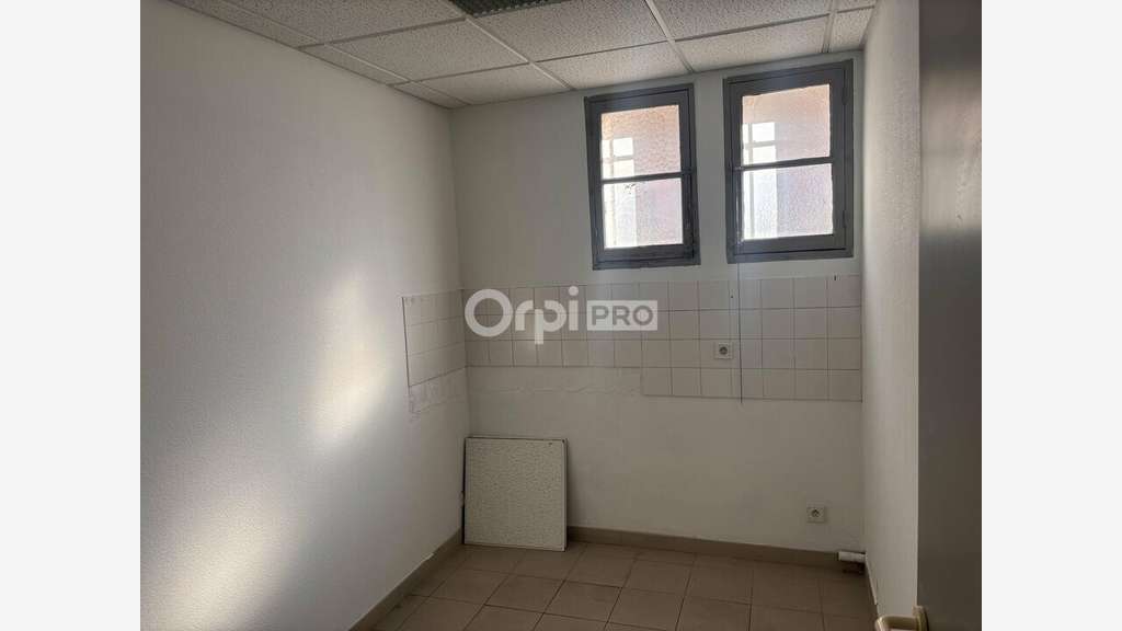 Bureau de 130m² à vendre en RDC à Avignon