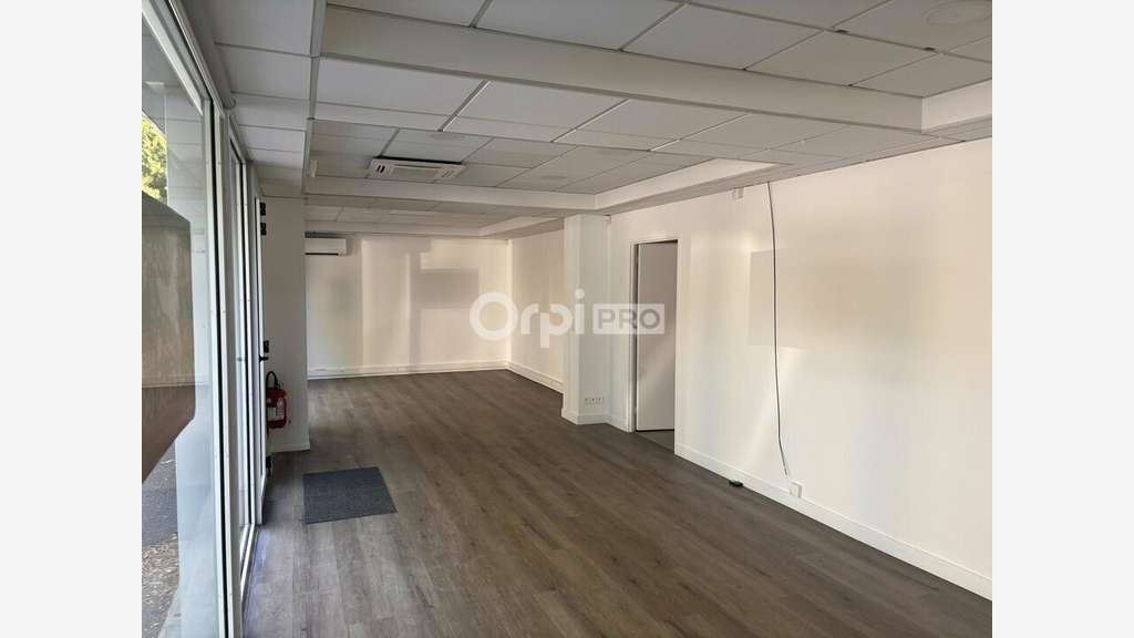 Bureau de 130m² à vendre en RDC à Avignon