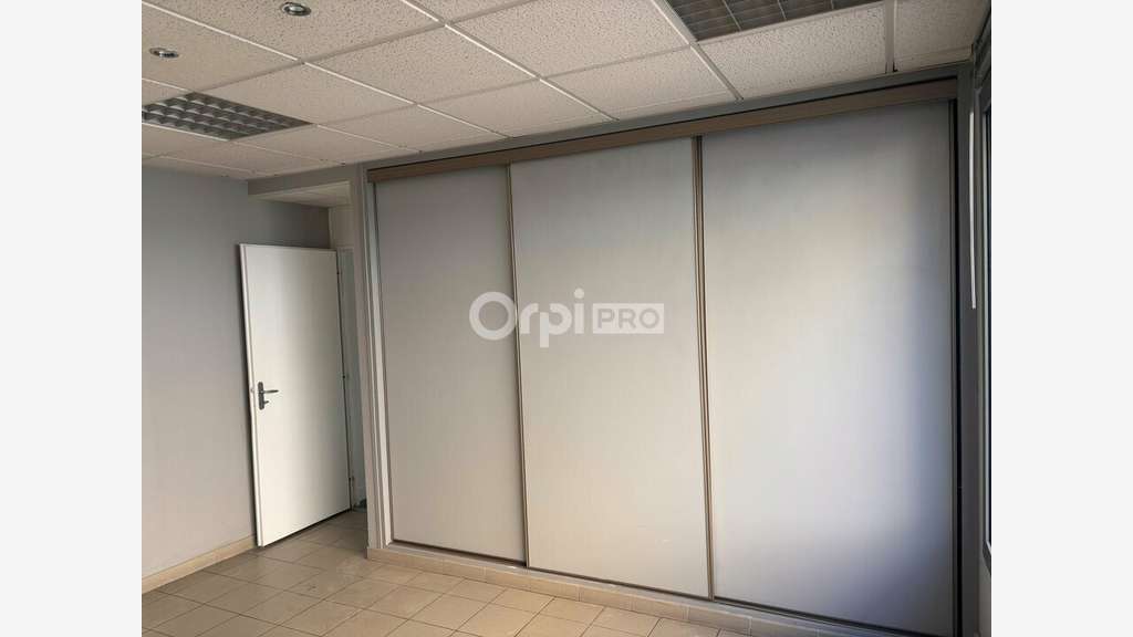 Bureau de 130m² à vendre en RDC à Avignon