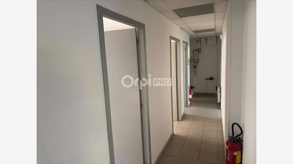 Bureau de 130m² à vendre en RDC à Avignon
