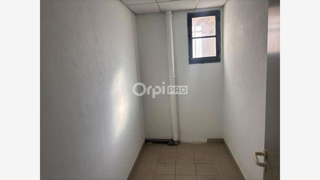 Bureau de 130m² à vendre en RDC à Avignon