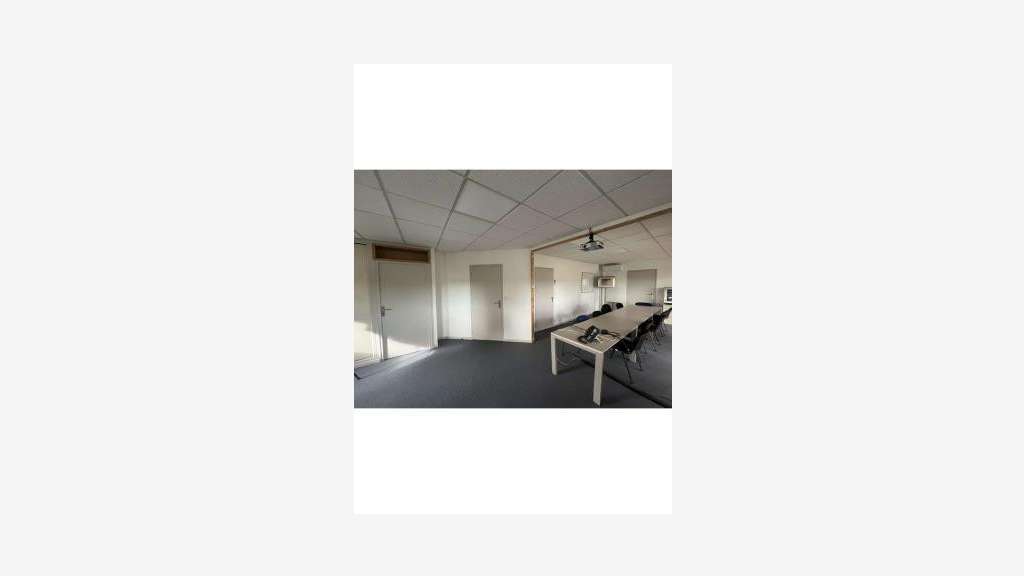 Vente bureau 417m² avec terrasse Avignon Courtine