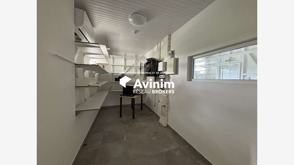 Maison de Bureaux 132 m² Aménagée en Local Pr