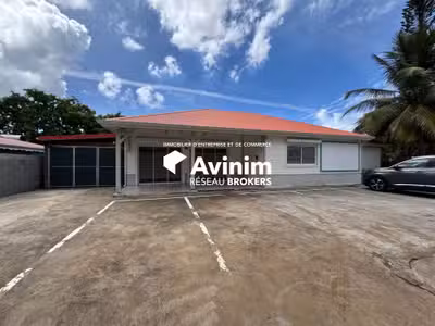 Maison de Bureaux 132 m² Aménagée en Local Pr