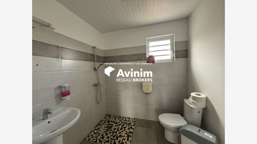 Maison de Bureaux 132 m² Aménagée en Local Pr