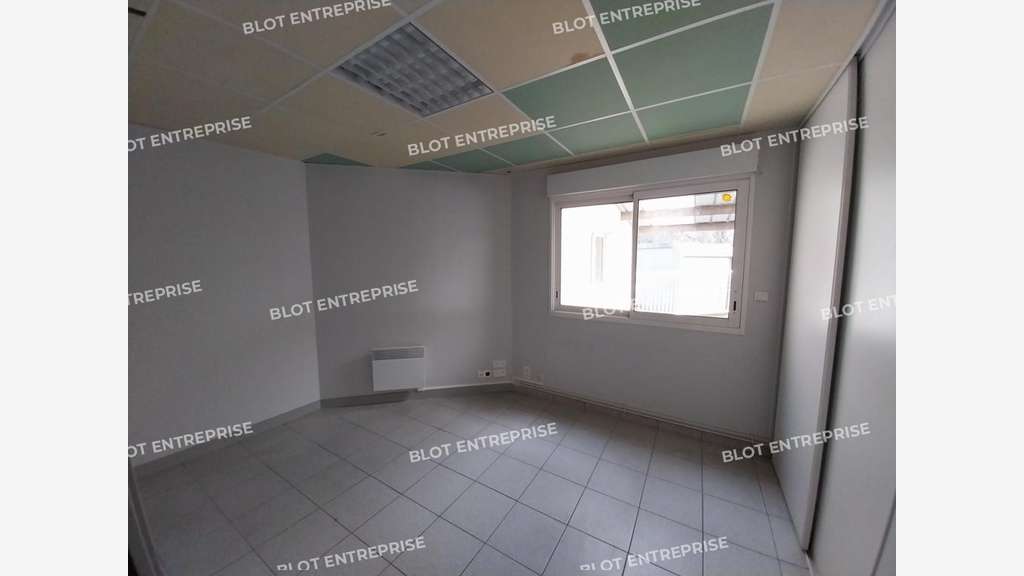 À VENDRE / À LOUER - BUREAUX - BANNALEC - 216 m²