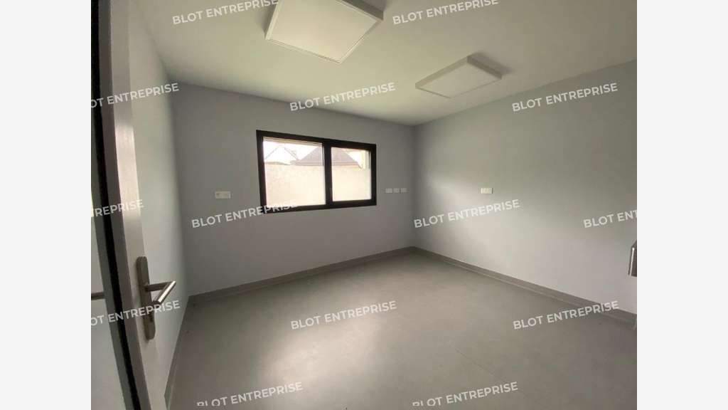 A vendre locaux professionnels 210m² Le Faou