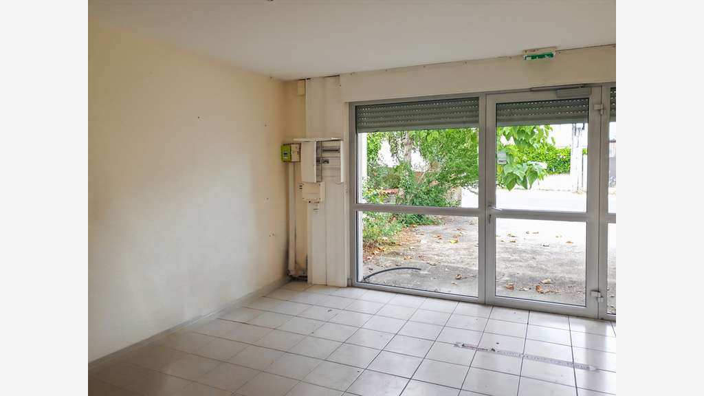 Bureaux avec 6 places de parking à vendre Bessines