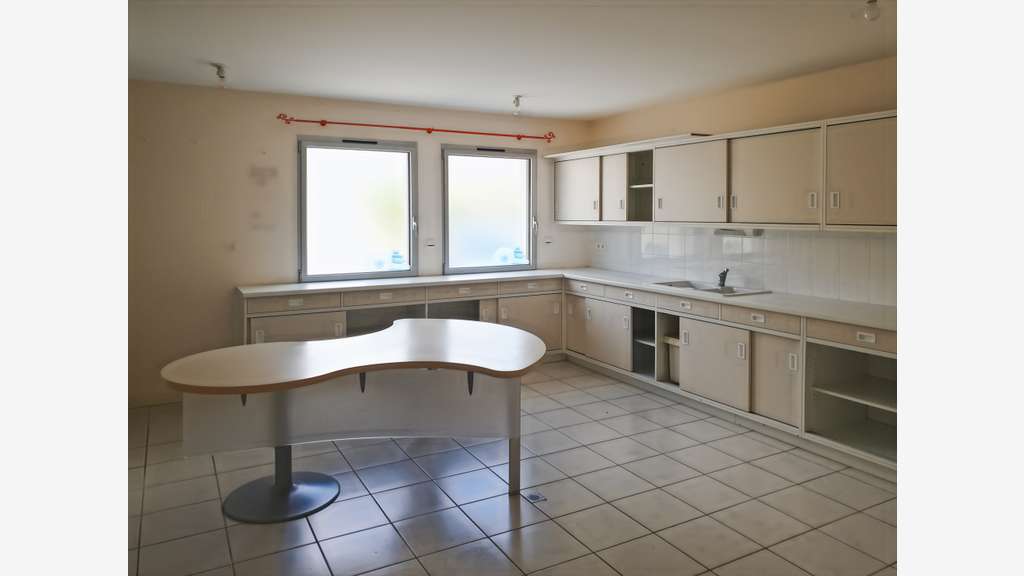 Bureaux avec 6 places de parking à vendre Bessines
