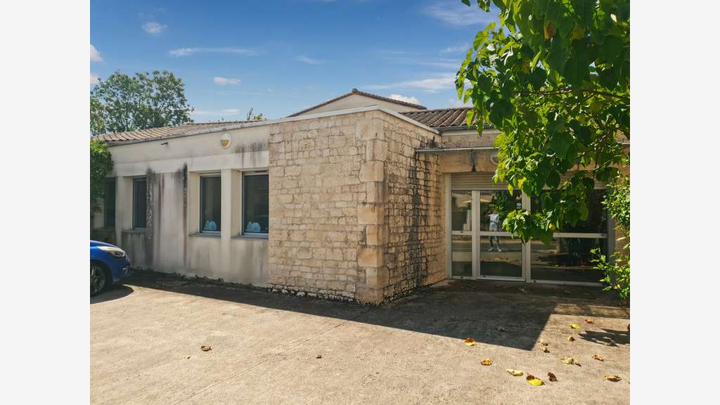 Bureaux avec 6 places de parking à vendre Bessines