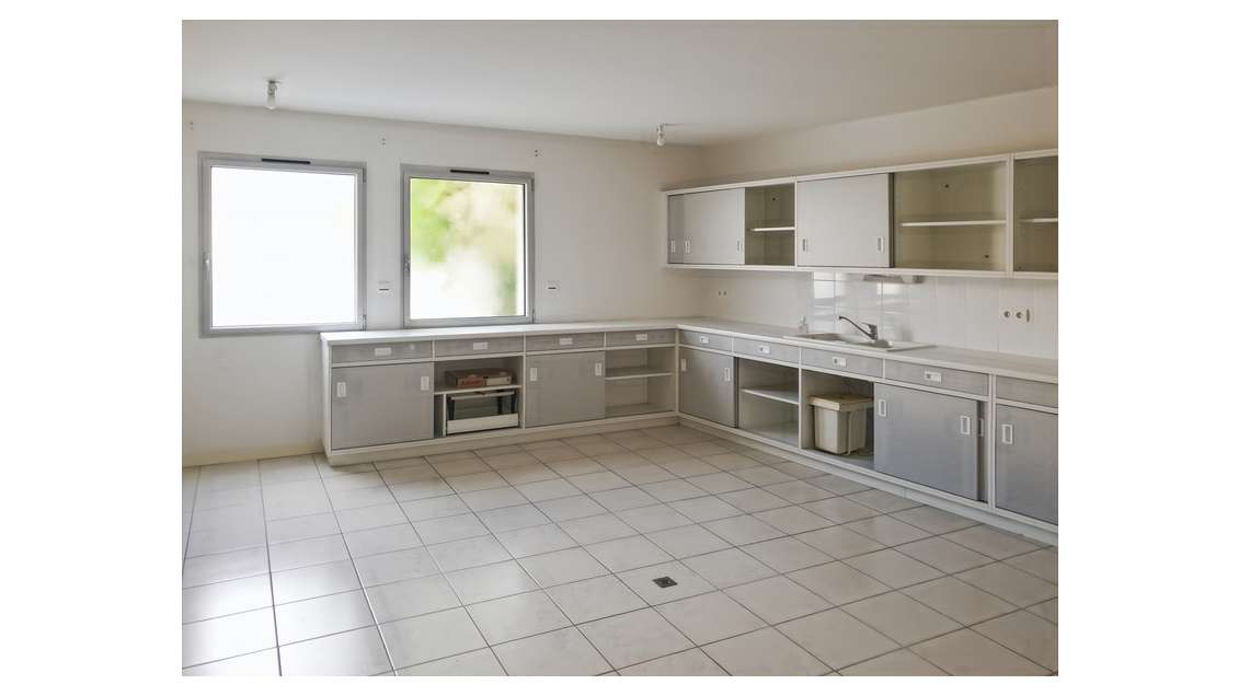 Bureaux avec 6 places de parking à vendre Bessines