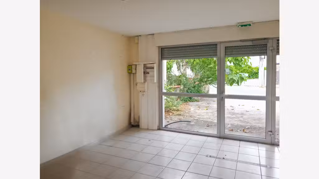 Bureaux avec 6 places de parking à vendre Bessines