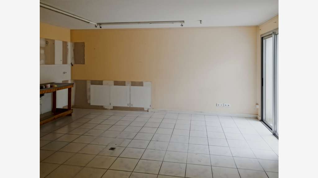 Bureaux avec 6 places de parking à vendre Bessines