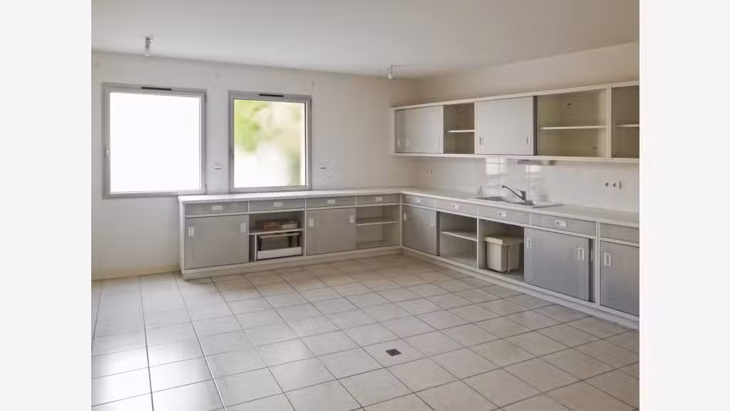 Bureaux avec 6 places de parking à vendre Bessines