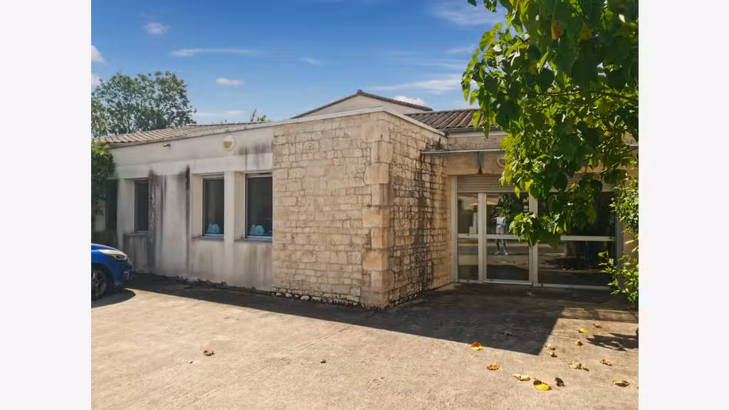 Bureaux avec 6 places de parking à vendre Bessines