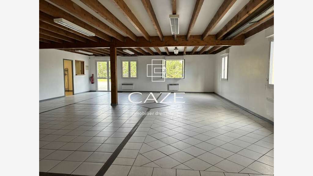 Bâtiment sur un grand foncier à vendre Blanquefort