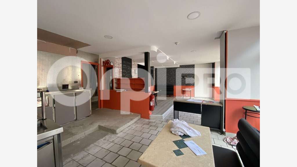 Murs ancien hôtel de 633m² à vendre à Bolbec