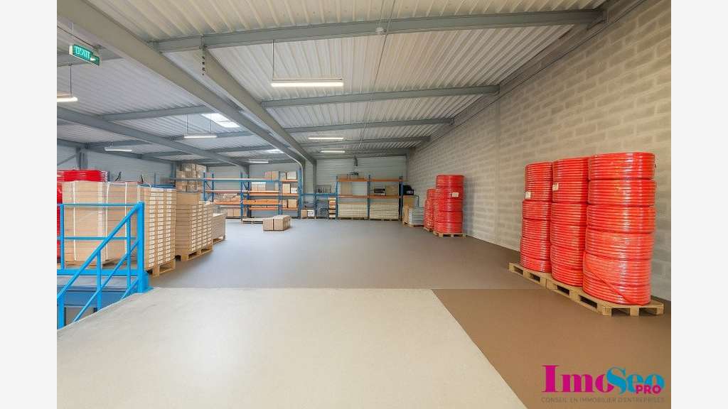 Entrepôt 2230m² à vendre ZAC Bordeaux Lac