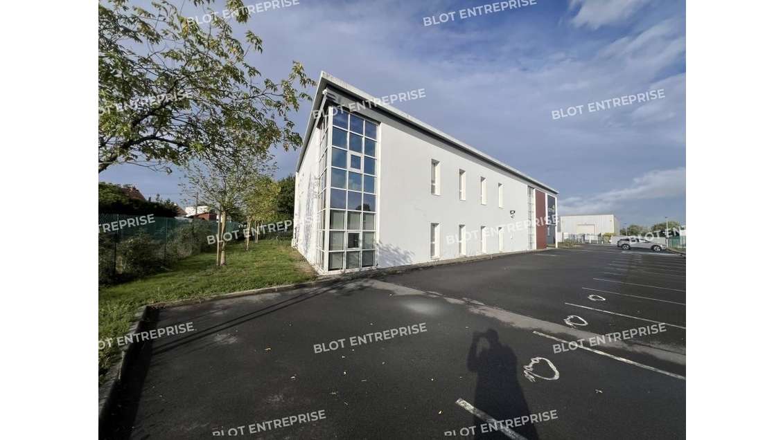 À vendre bureaux 700m² à Bouguenais