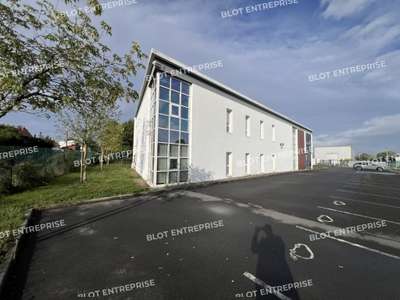 À vendre bureaux 700m² à Bouguenais