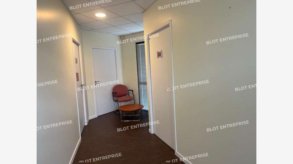 À vendre bureaux 275m² ERP à Brech Porte Océane
