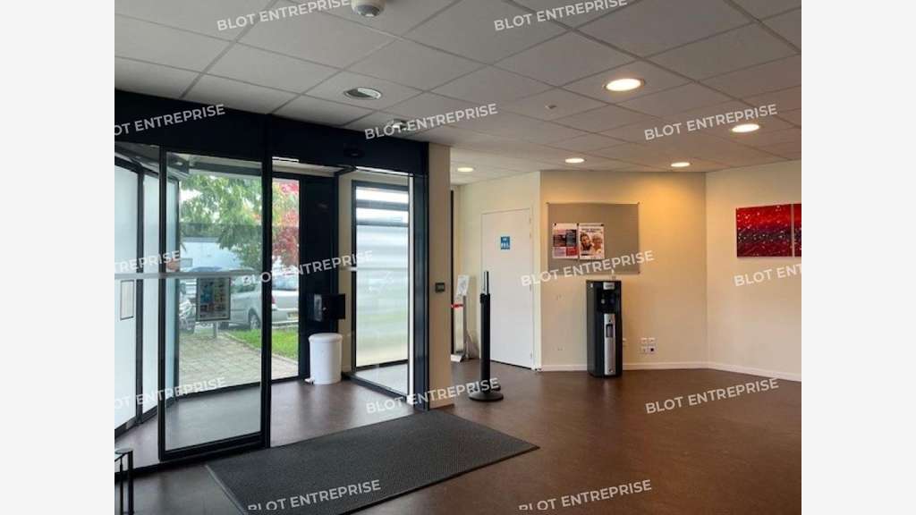 À vendre bureaux 275m² ERP à Brech Porte Océane