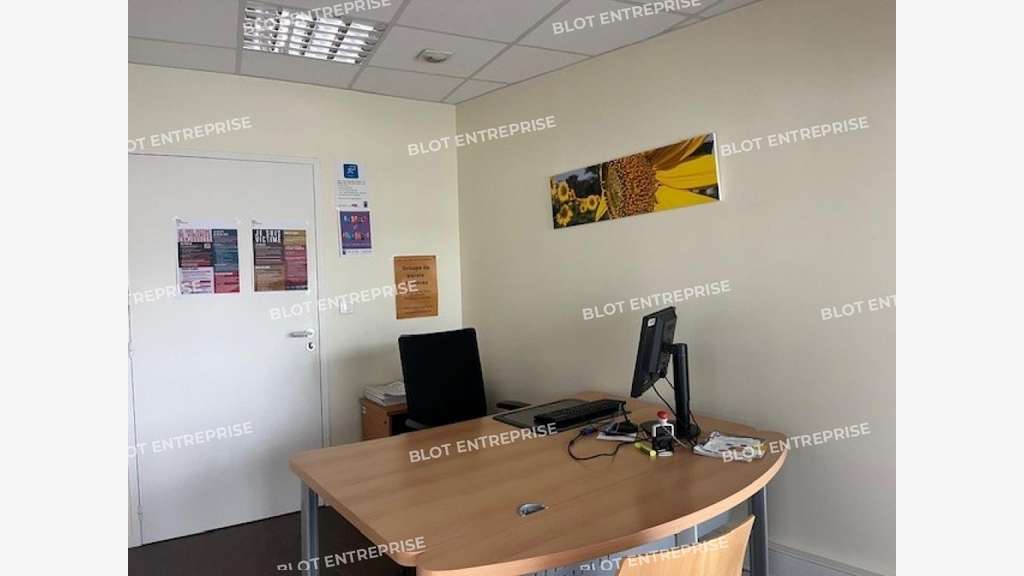 À vendre bureaux 275m² ERP à Brech Porte Océane