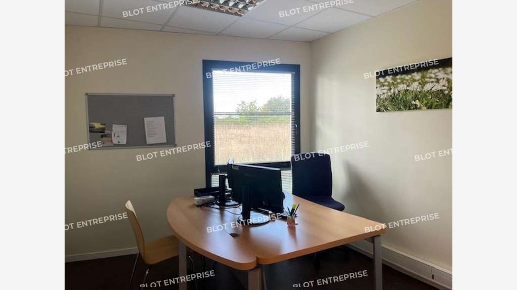 À vendre bureaux 275m² ERP à Brech Porte Océane