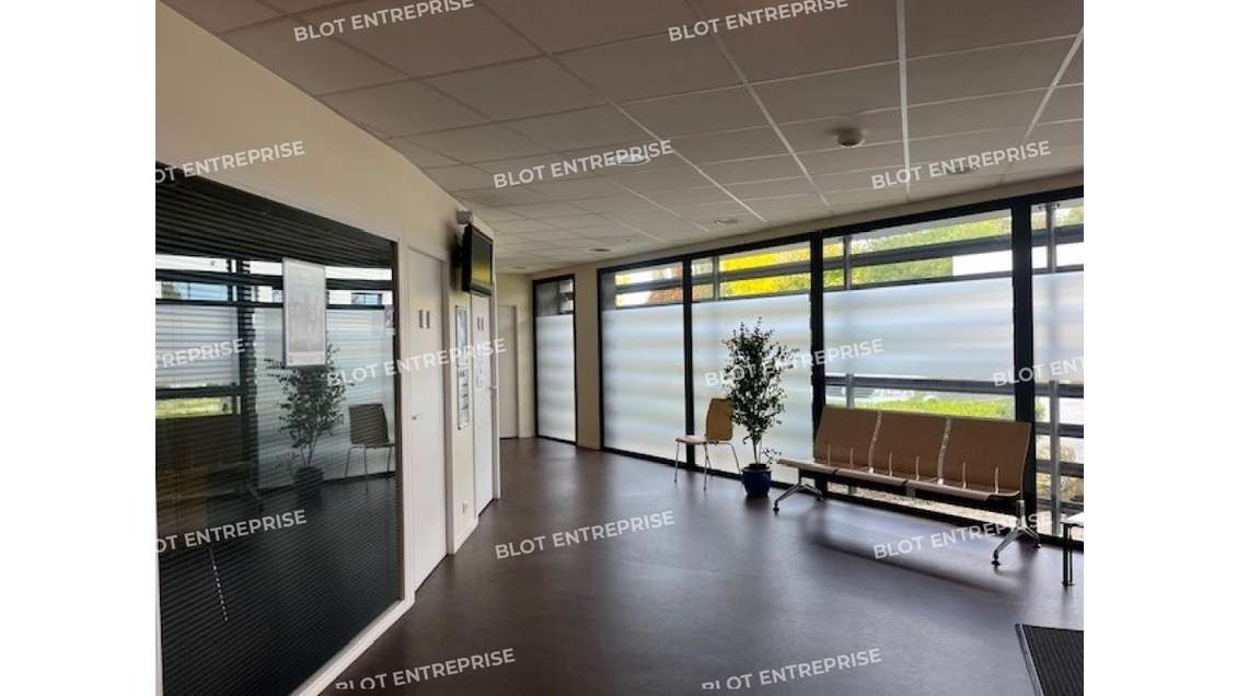 À vendre bureaux 275m² ERP à Brech Porte Océane