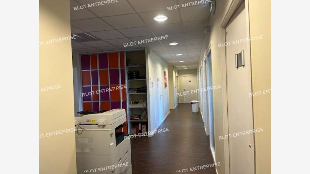 À vendre bureaux 275m² ERP à Brech Porte Océane