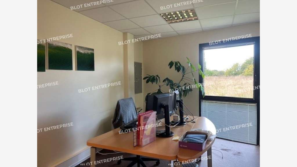 À vendre bureaux 275m² ERP à Brech Porte Océane