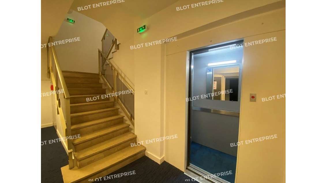 À vendre ou à louer, bureaux 670m² à Brest centre