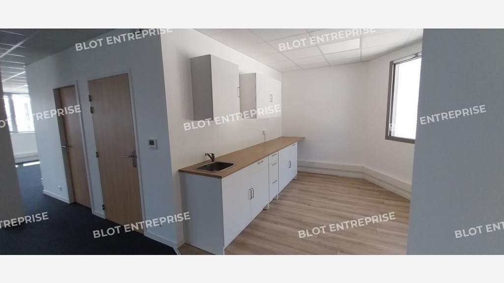 A louer / à vendre magnifique bureaux 256m² Brest
